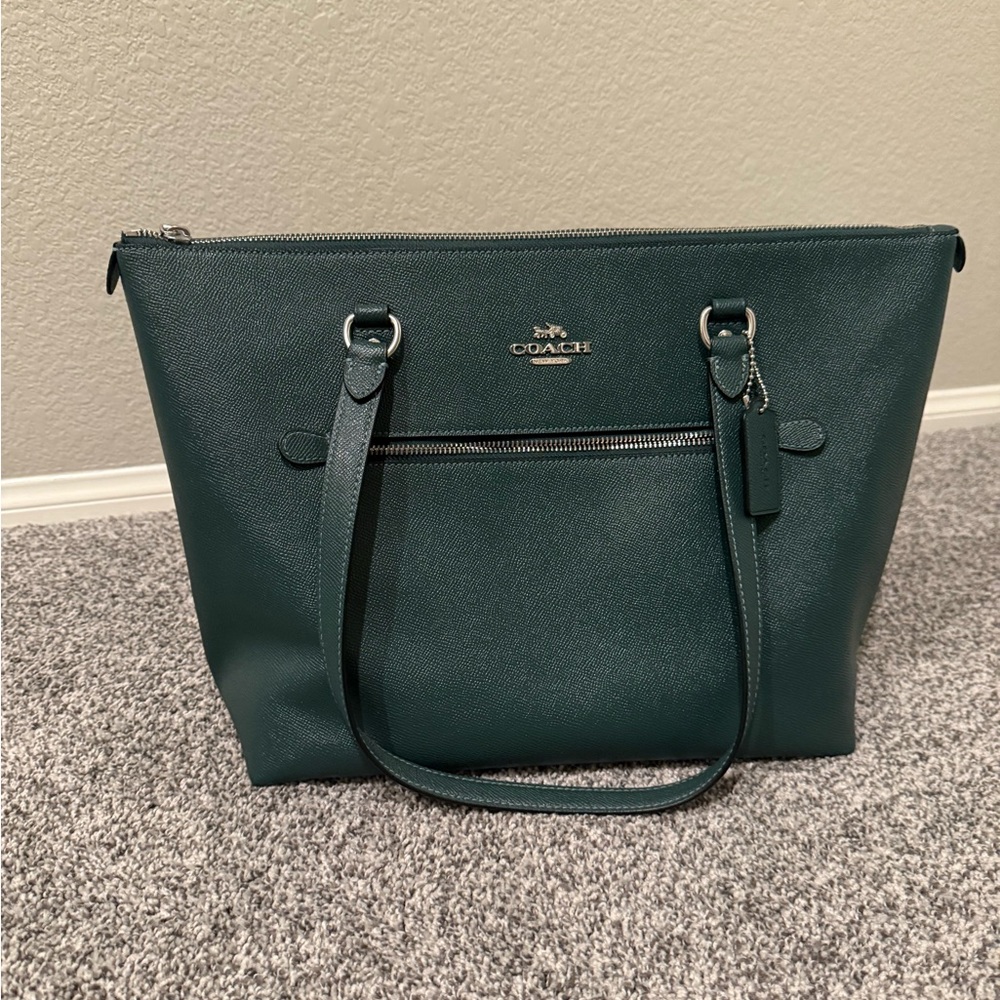 Coach Crossgrain Leather Gallery Tote in Dark Ivy Green